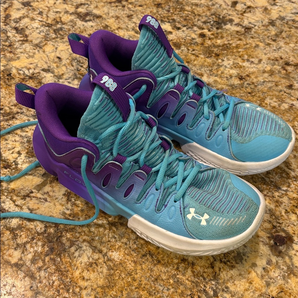 Under Armor Womens basketball sneakers